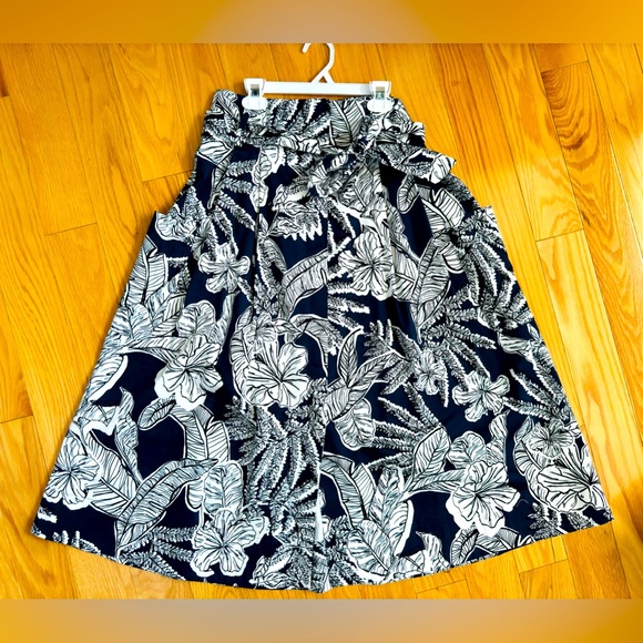 Beautiful Zara skirt with pockets size M - Picture 1 of 2